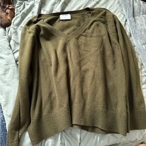 Old Navy V-Neck Sweater in Olive Green